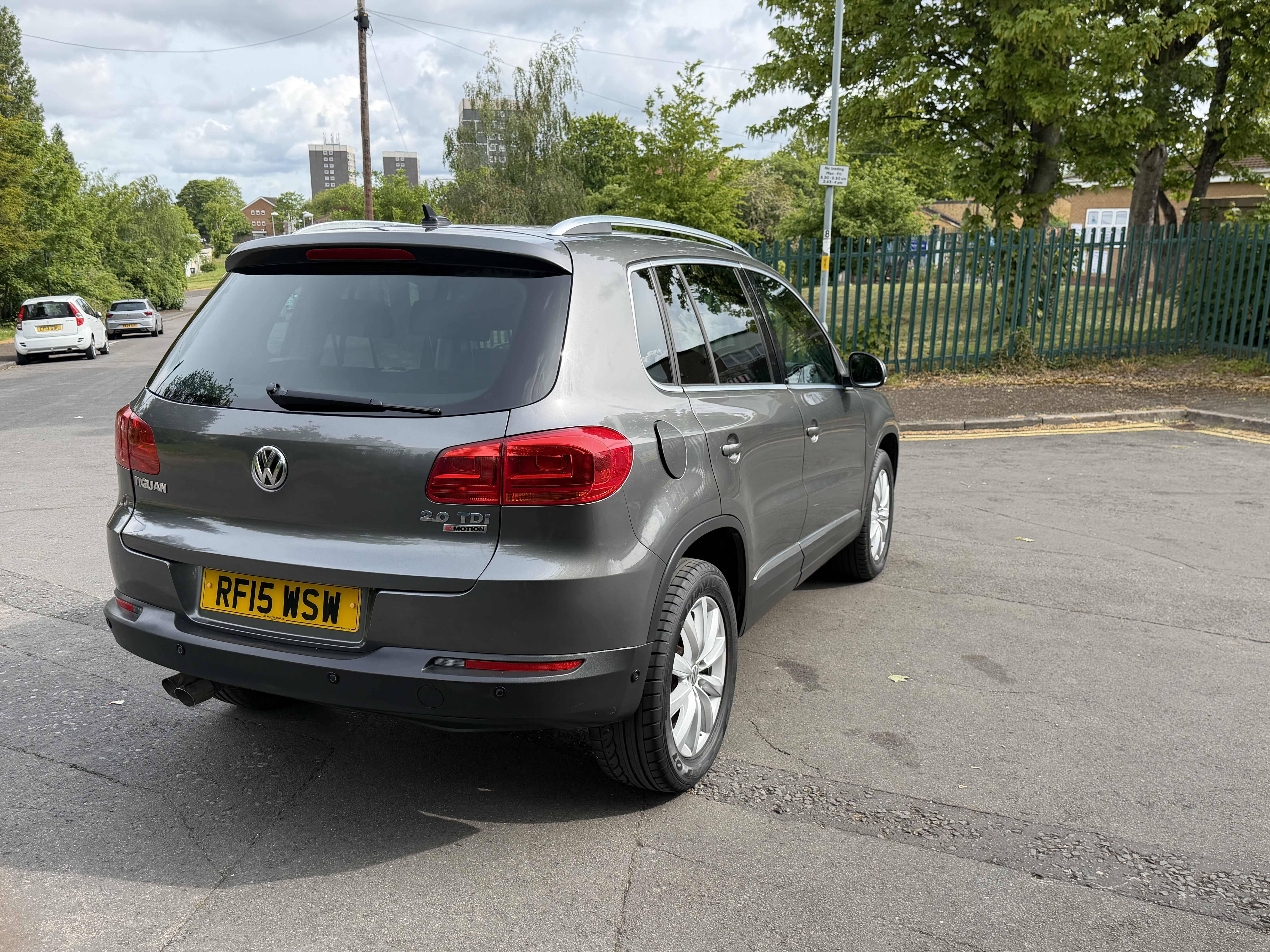 VOLKSWAGEN TIGUAN
